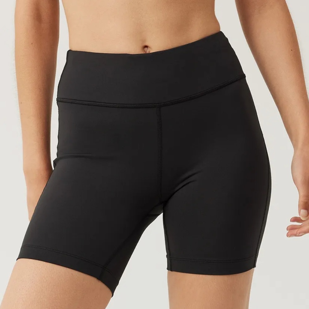 Outdoor Voices TechSweat 6” biker shorts